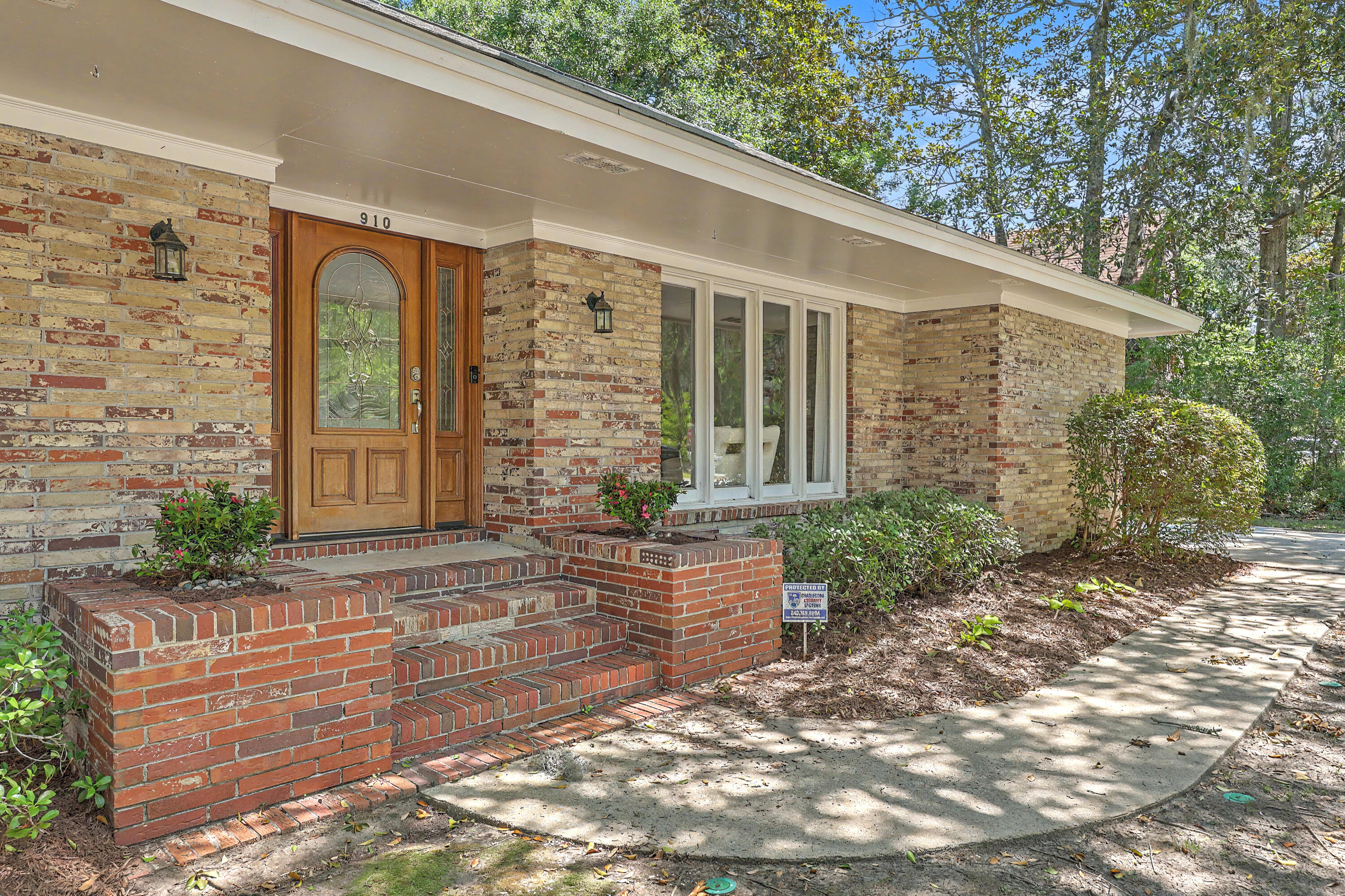910 Regatta Road