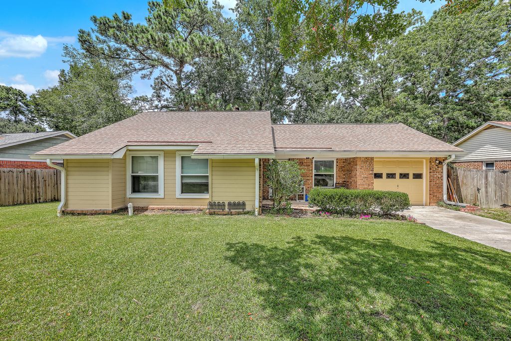 Photo of 205 Kirksey Drive, Summerville, SC 29485 (MLS # 26001123)