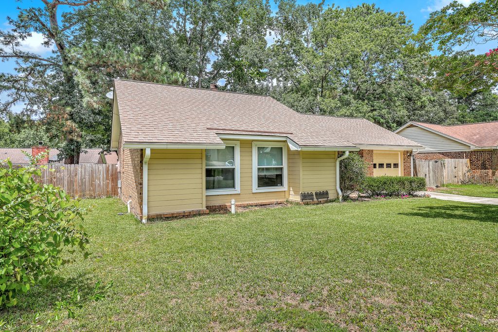 Photo of 205 Kirksey Drive, Summerville, SC 29485 (MLS # 26001123)