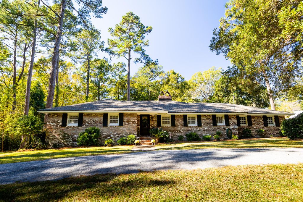 Photo of 110 Carroll Court, Summerville, SC 29483 (MLS # 25029872)