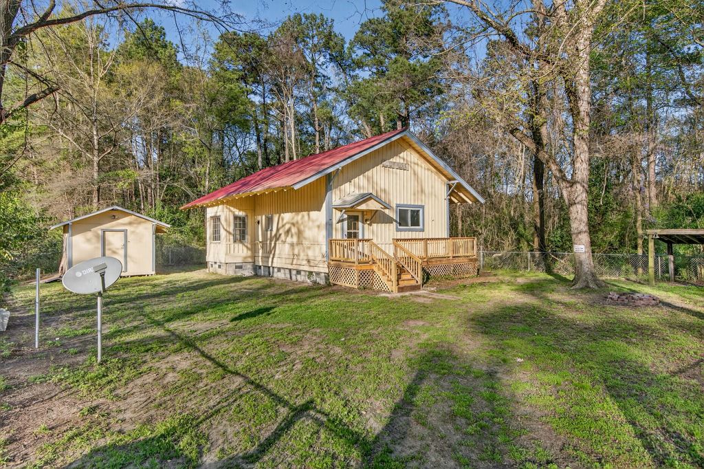 Photo of 106 Jones Road, Bonneau, SC 29431 (MLS # 26007913)