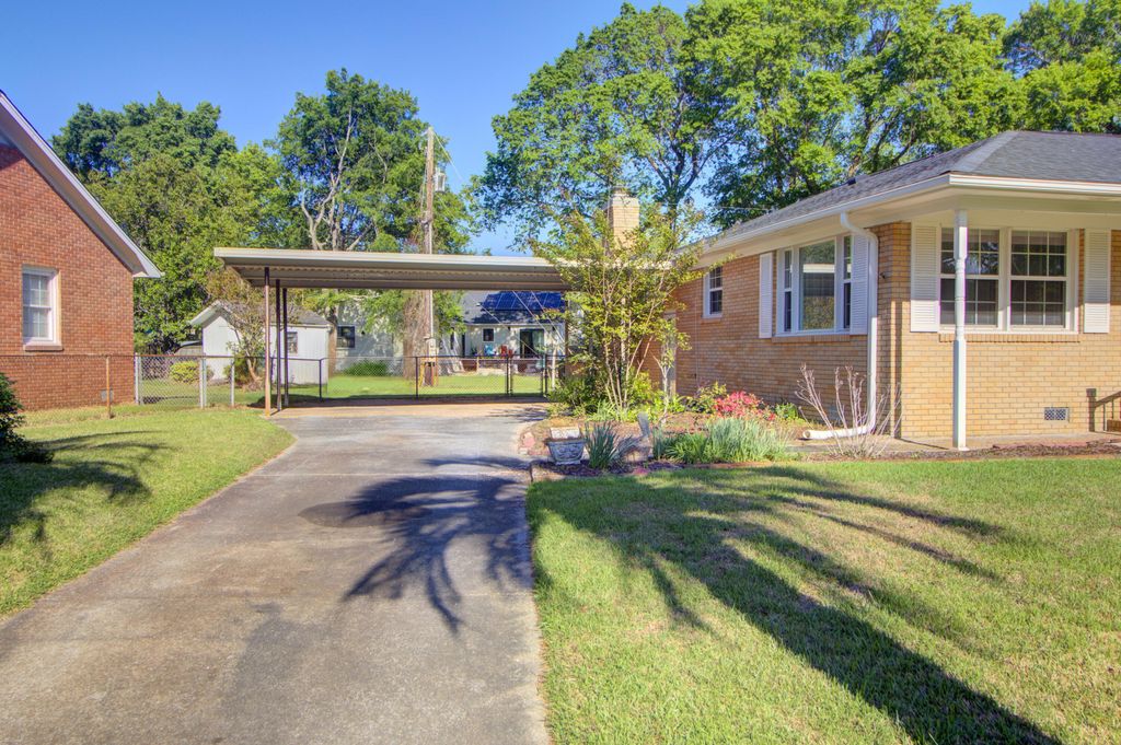 Photo of 1084 Honeysuckle Lane, Charleston, SC 29412 (MLS # 26010778)