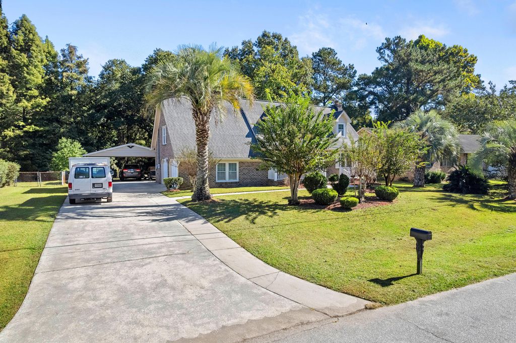 Photo of 946 Melrose Drive Drive, Charleston, SC 29414 (MLS # 25030608)