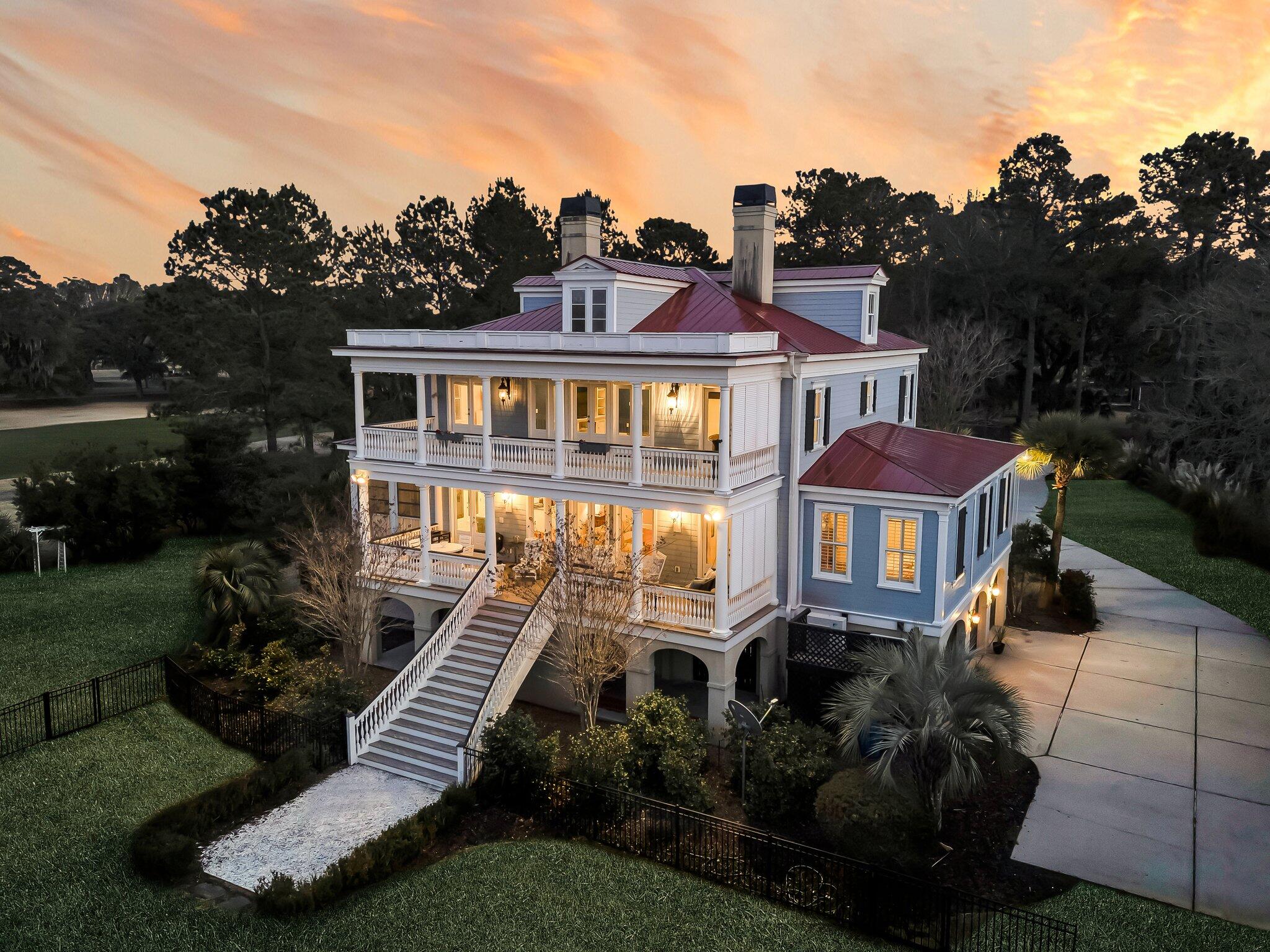 3232 Pignatelli Crescent