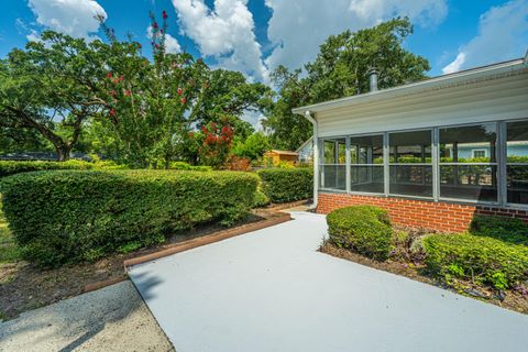 A home in North Charleston