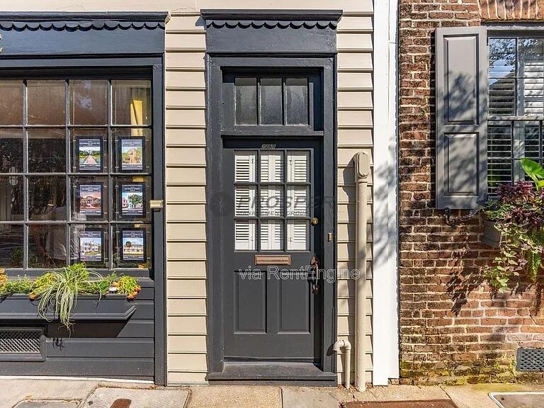 72 1/2 King Street