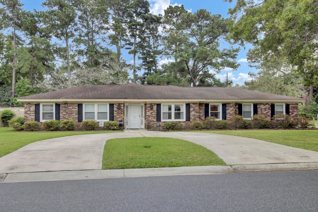 Photo of 13 Ashland Drive, Charleston, SC 29407 (MLS # 25028345)