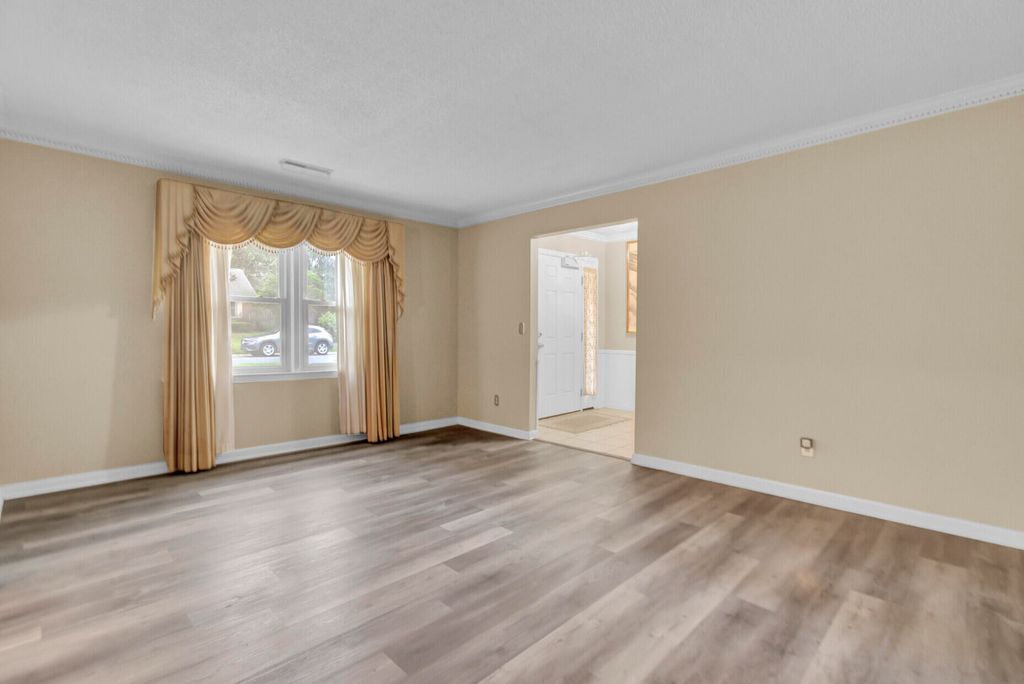 Photo of 13 Ashland Drive, Charleston, SC 29407 (MLS # 25028345)