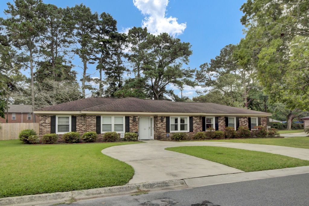 Photo of 13 Ashland Drive, Charleston, SC 29407 (MLS # 25028345)