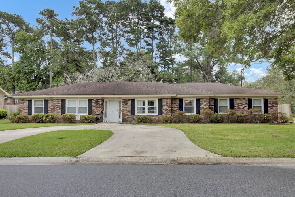 Photo of 13 Ashland Drive, Charleston, SC 29407 (MLS # 25028345)