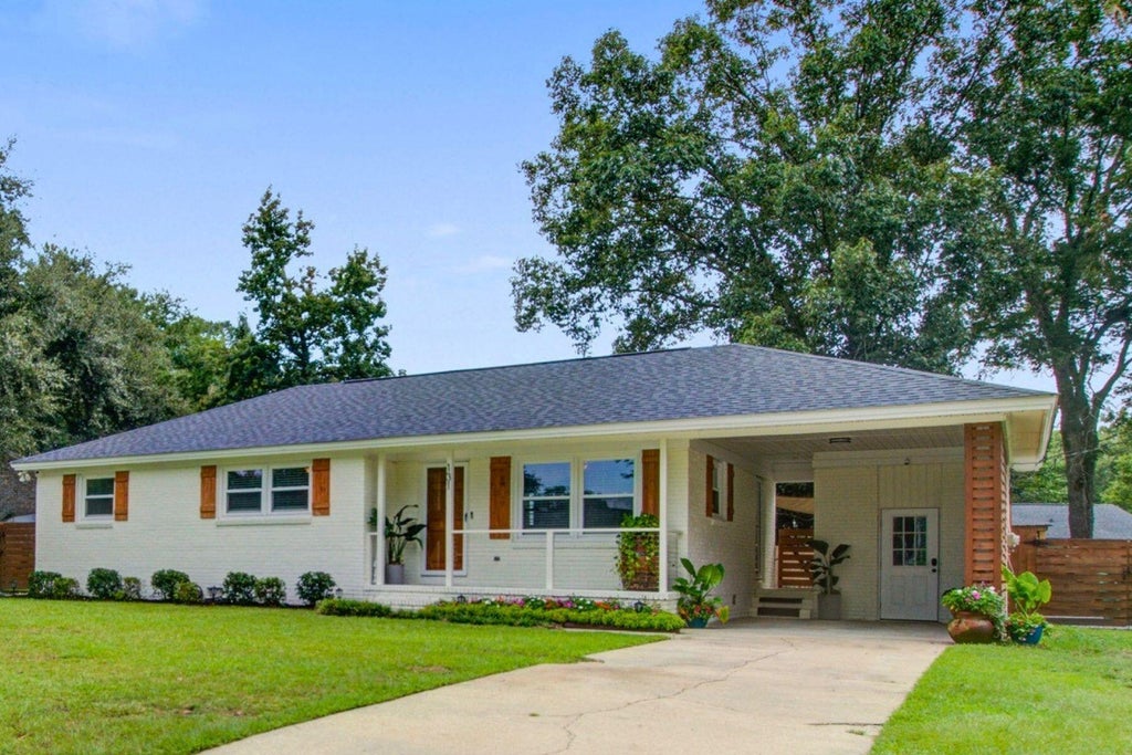 Photo of 131 Camelot Drive, Goose Creek, SC 29445 (MLS # 26024666)