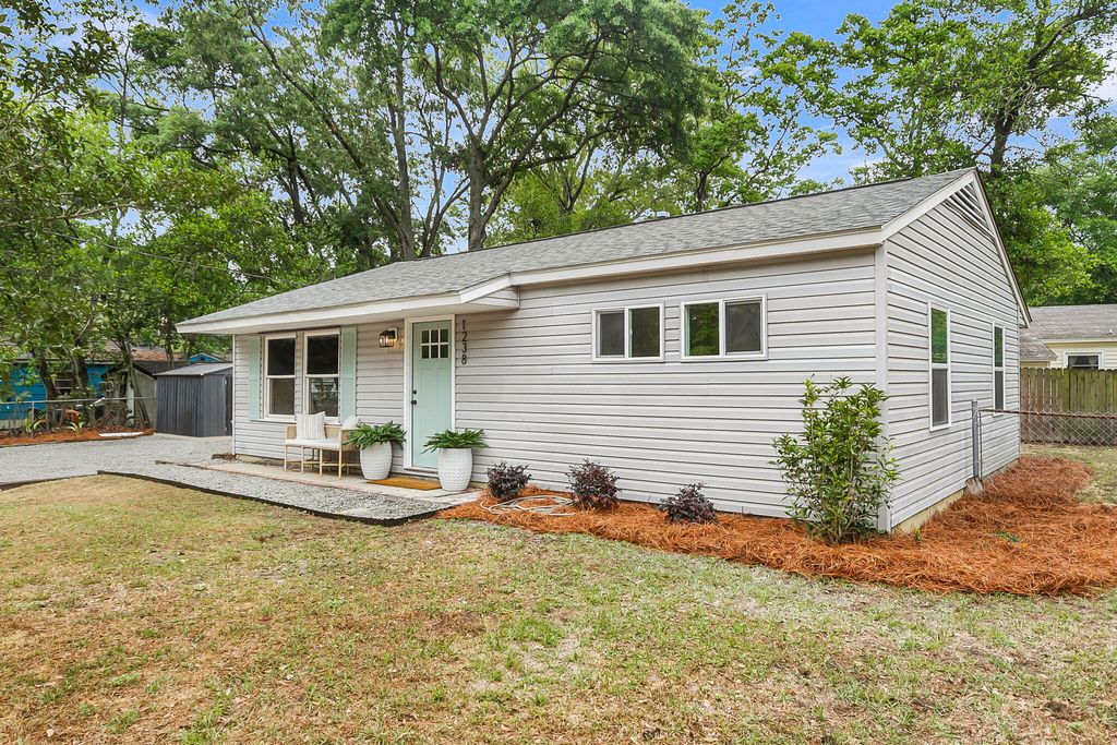Photo of 1238 Hawthorne Circle, Hanahan, SC 29410 (MLS # 26012620)