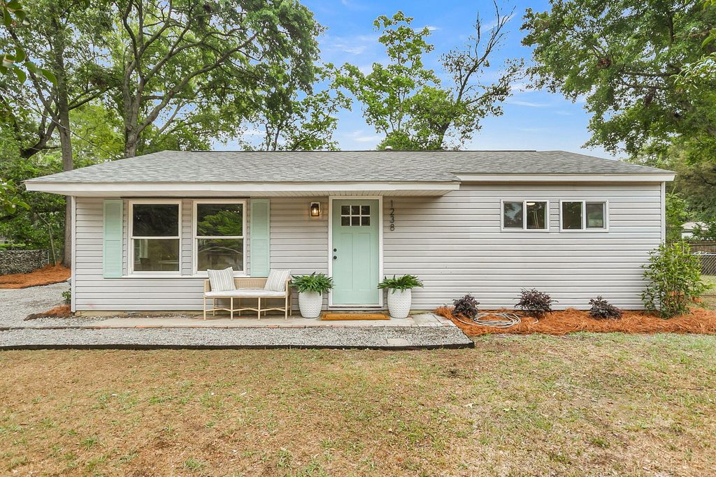 Photo of 1238 Hawthorne Circle, Hanahan, SC 29410 (MLS # 26012620)