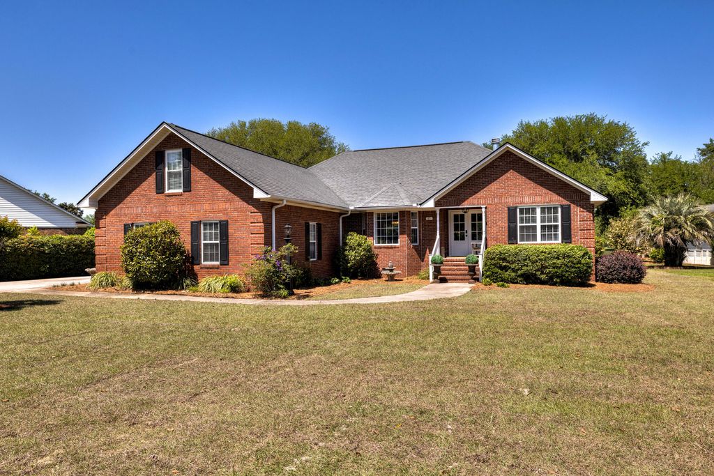 Photo of 25 Plantation Drive, Manning, SC 29102 (MLS # 26011565)