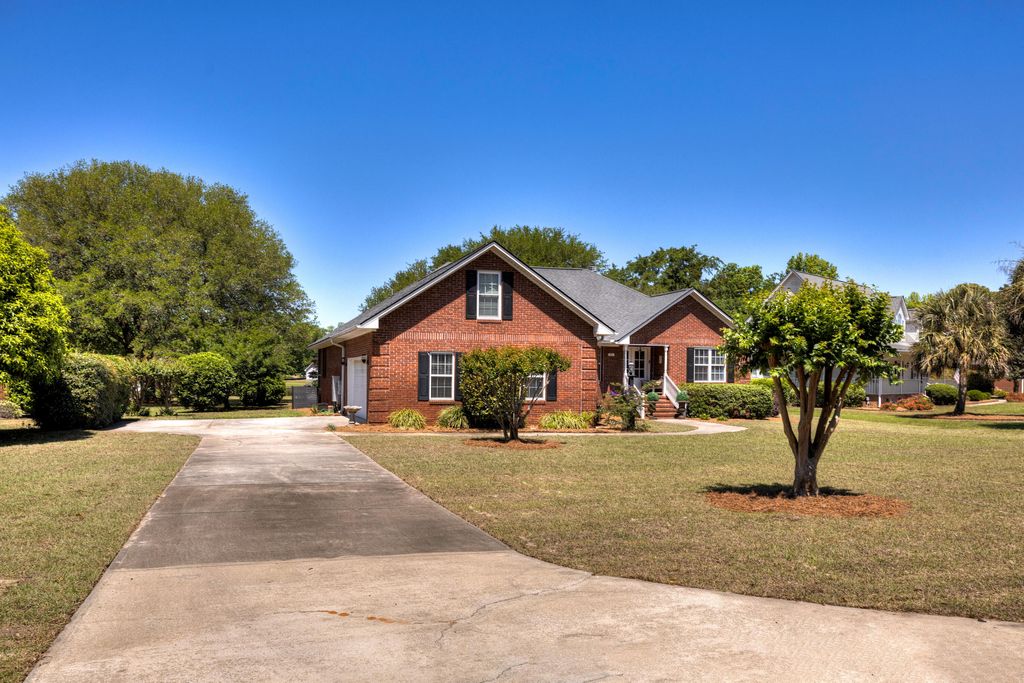 Photo of 25 Plantation Drive, Manning, SC 29102 (MLS # 26011565)