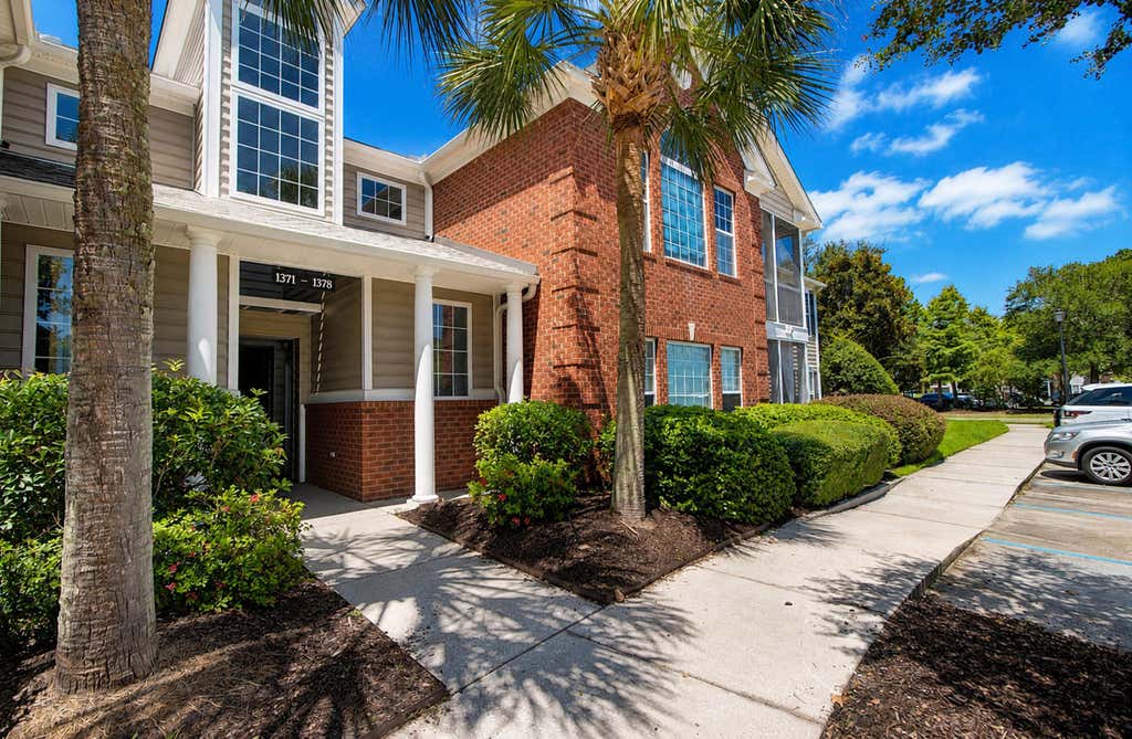 Photo of 1372 Hopton Circle, Mount Pleasant, SC 29466 (MLS # 26023709)