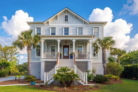 Photo of 2816 Stay Sail Way, Mount Pleasant, SC 29466 (MLS # 26013212)