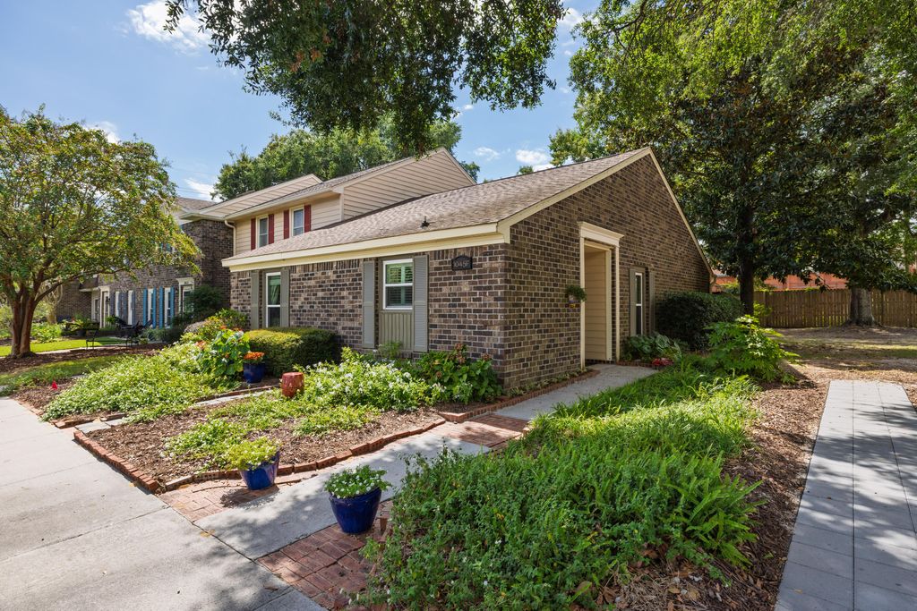 Photo of 1045 Provincial Circle #F, Mount Pleasant, SC 29464 (MLS # 25026052)