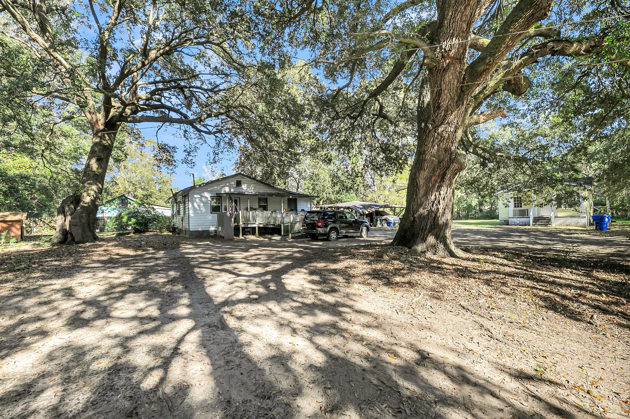 1860/1858 Taberwood Circle