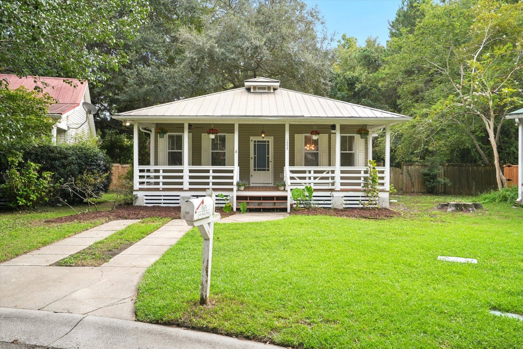 Photo of 1553 Little Rock Boulevard, Charleston, SC 29412 (MLS # 26025108)