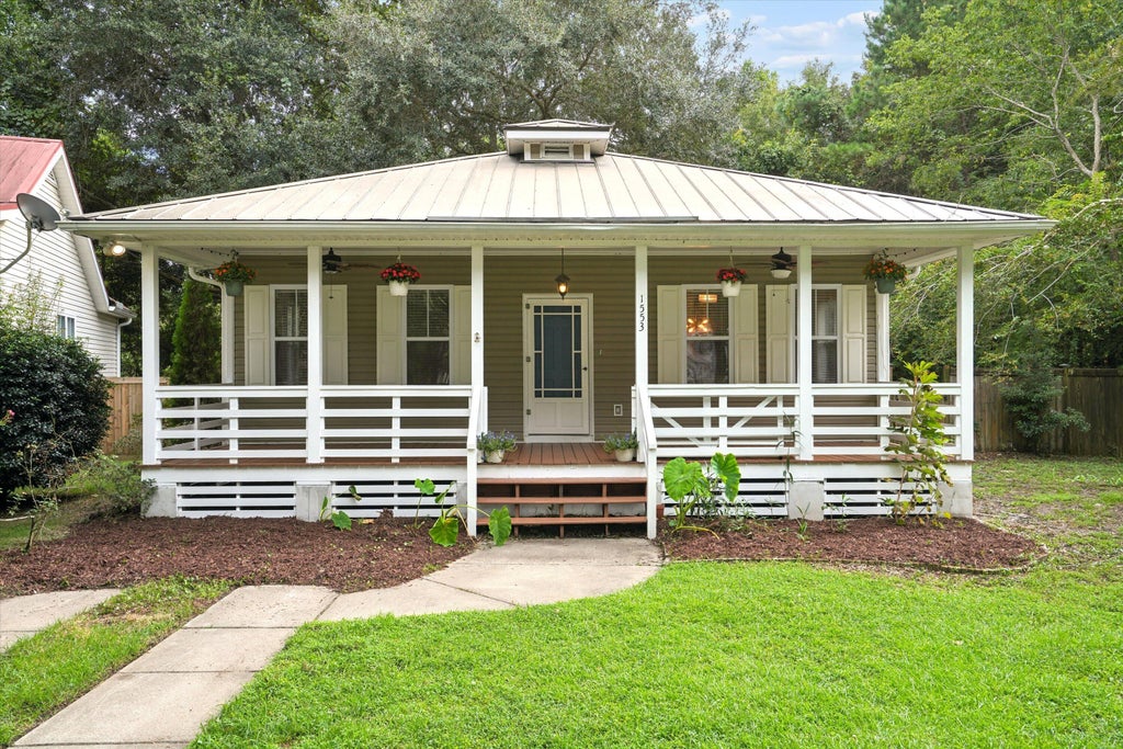 Photo of 1553 Little Rock Boulevard, Charleston, SC 29412 (MLS # 26025108)