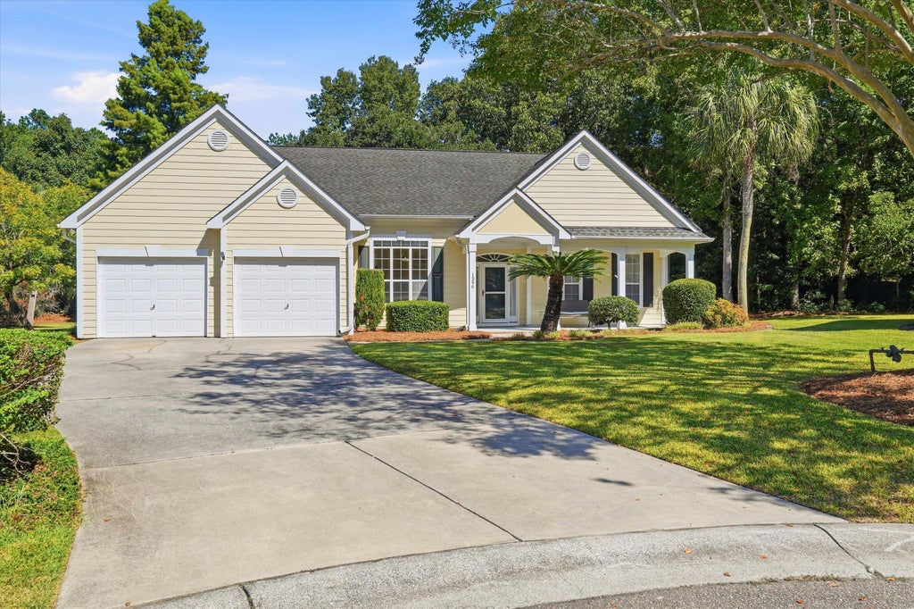 Photo of 1396 Lakecrest Court, Mount Pleasant, SC 29466 (MLS # 26027554)
