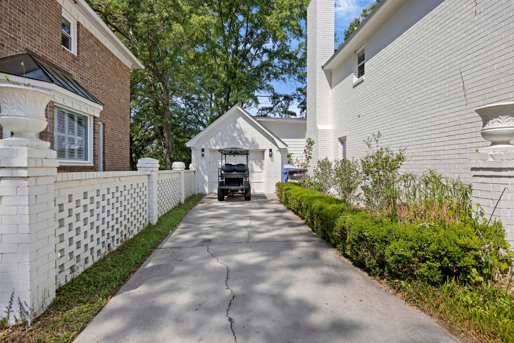 Photo of 991 Governors Road, Mount Pleasant, SC 29464 (MLS # 26012241)