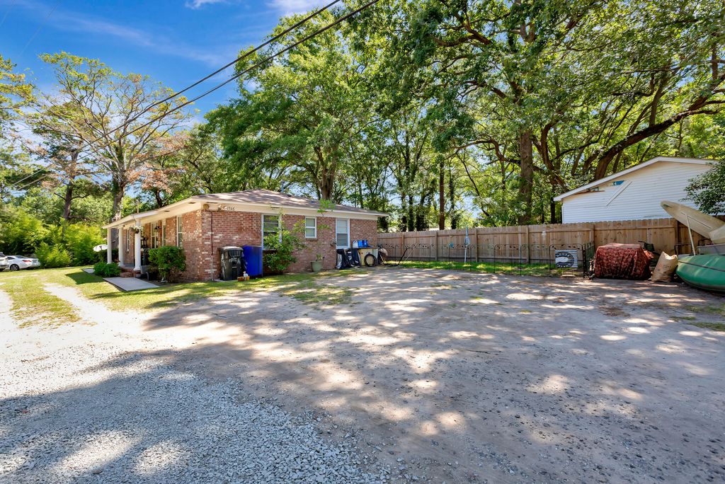 Photo of 1746 E Avalon Circle, Charleston, SC 29407 (MLS # 26015538)