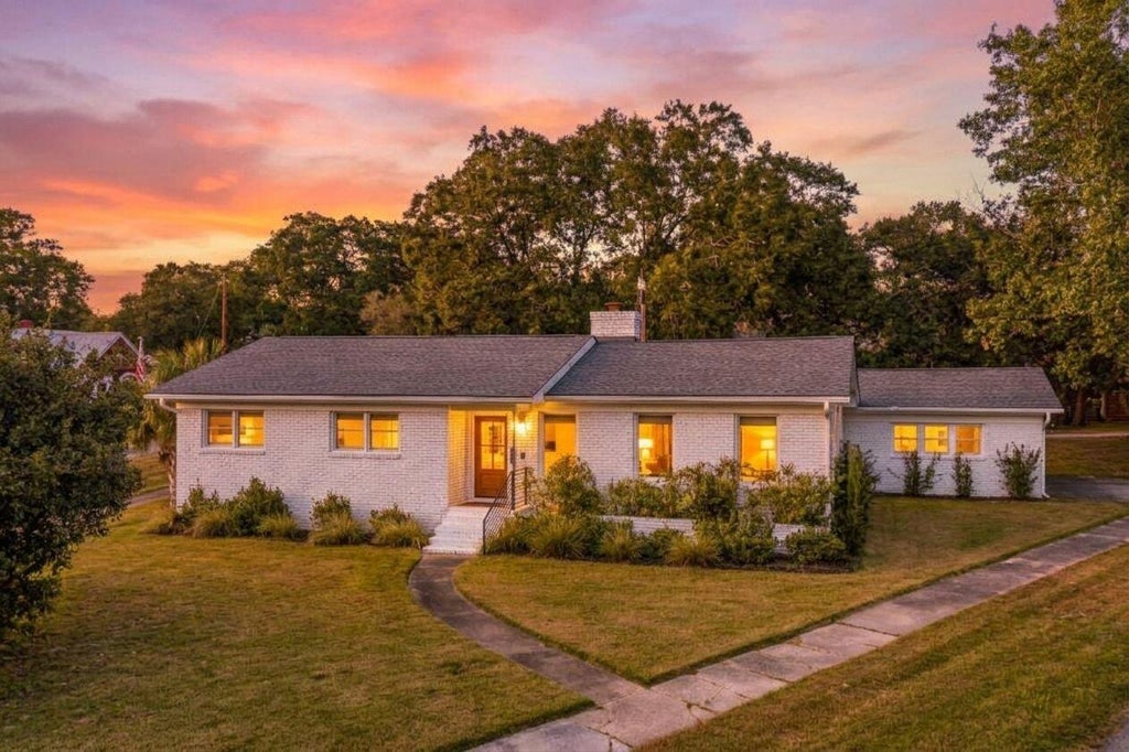 Photo of 46 Fenwick Drive, Charleston, SC 29407 (MLS # 26029568)