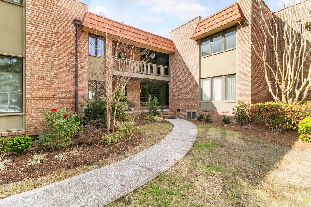 Photo of 220 3rd Avenue #4b, Charleston, SC 29403 (MLS # 25031860)