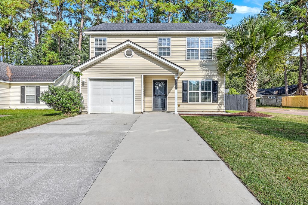 Photo of 100 Bainsbury Lane, Summerville, SC 29483 (MLS # 25031953)