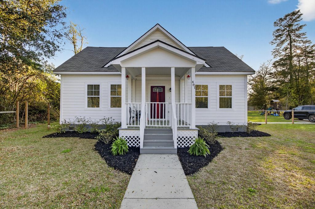 Photo of 481 S Railroad Avenue, Ridgeville, SC 29472 (MLS # 26007914)