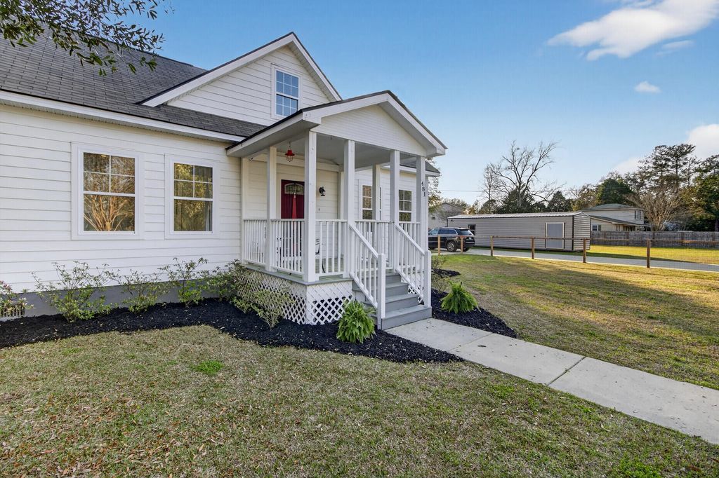 Photo of 481 S Railroad Avenue, Ridgeville, SC 29472 (MLS # 26007914)