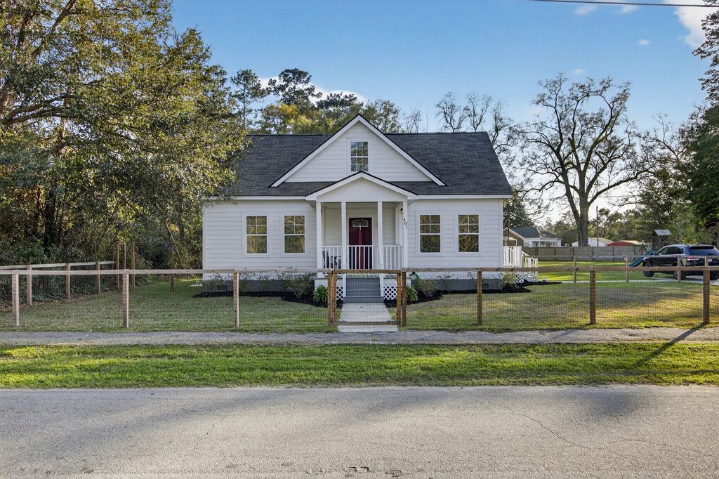 Photo of 481 S Railroad Avenue, Ridgeville, SC 29472 (MLS # 26007914)