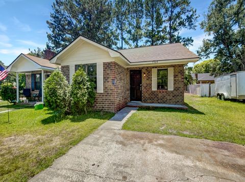 A home in North Charleston