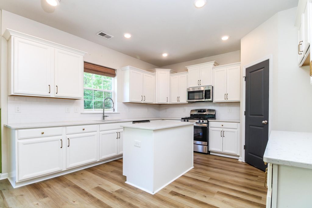 Photo of 1006 Mossy Rock Drive, Summerville, SC 29485 (MLS # 26015213)