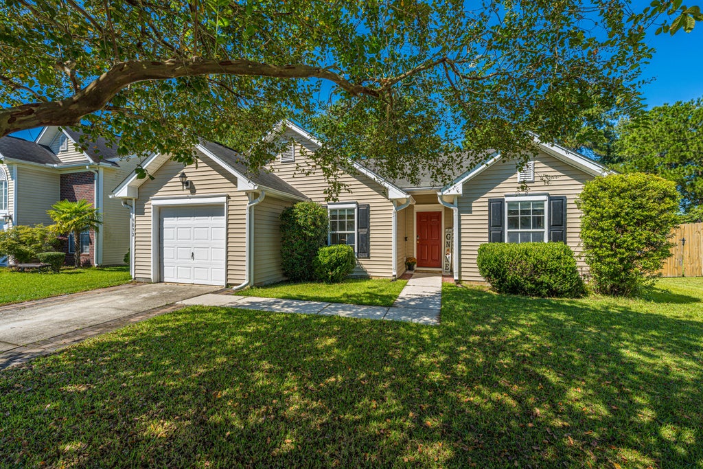 Photo of 9832 Stockport Circle, Summerville, SC 29485 (MLS # 26027823)