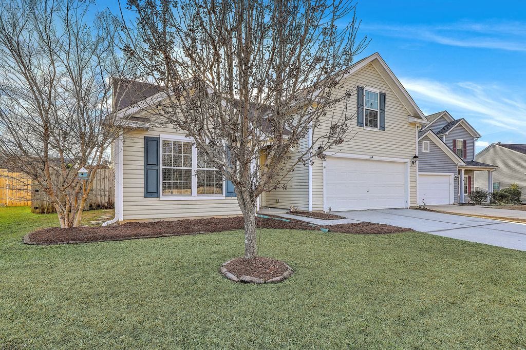 Photo of 214 Goldfinch Lane, Summerville, SC 29485 (MLS # 26002122)
