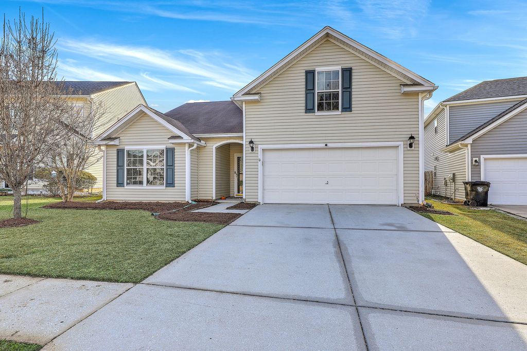 Photo of 214 Goldfinch Lane, Summerville, SC 29485 (MLS # 26002122)