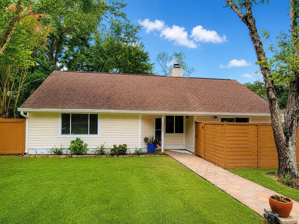 Photo of 1129 Astor Drive, Mount Pleasant, SC 29464 (MLS # 26024557)