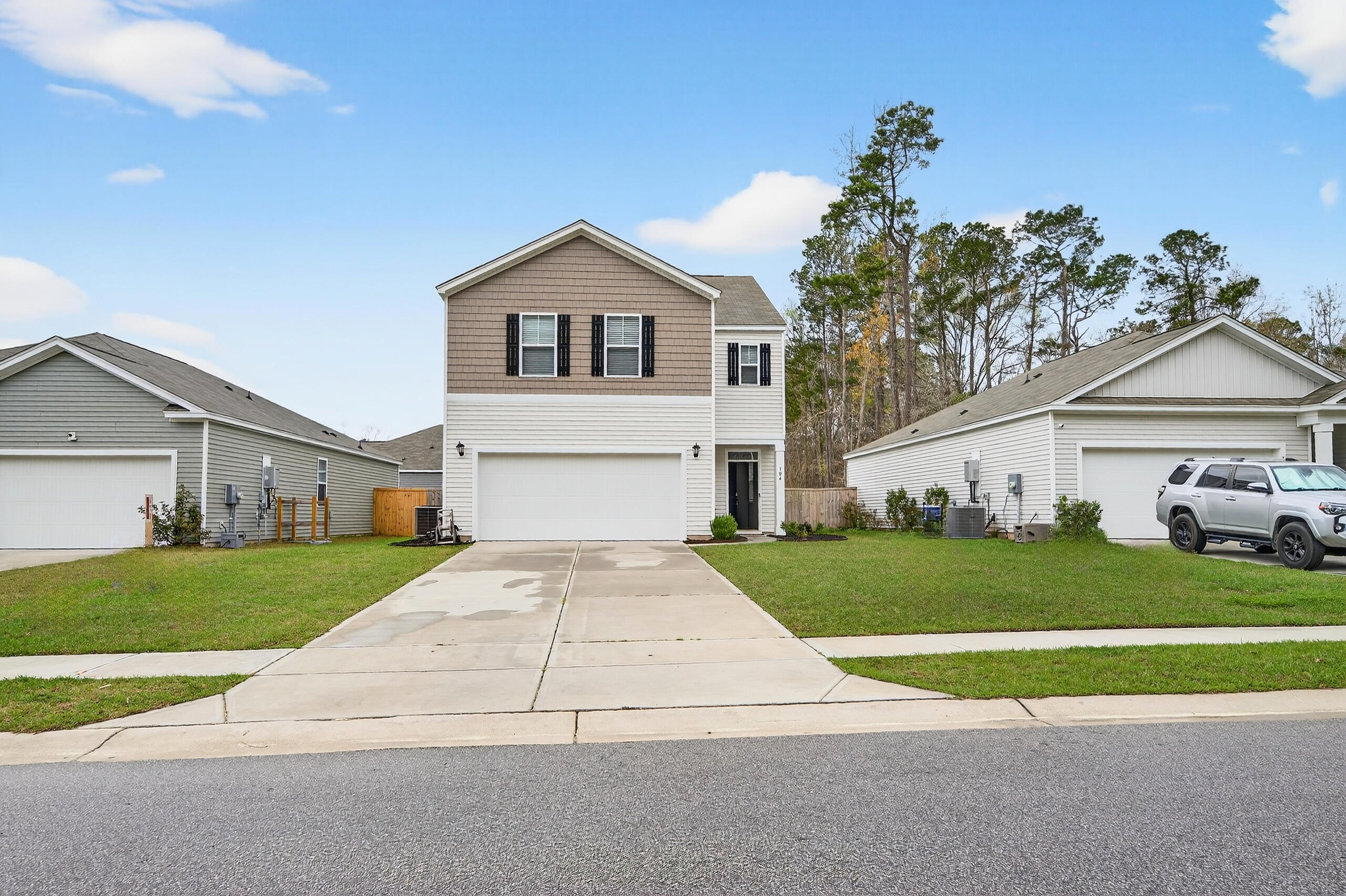 104 Cloverleaf Street