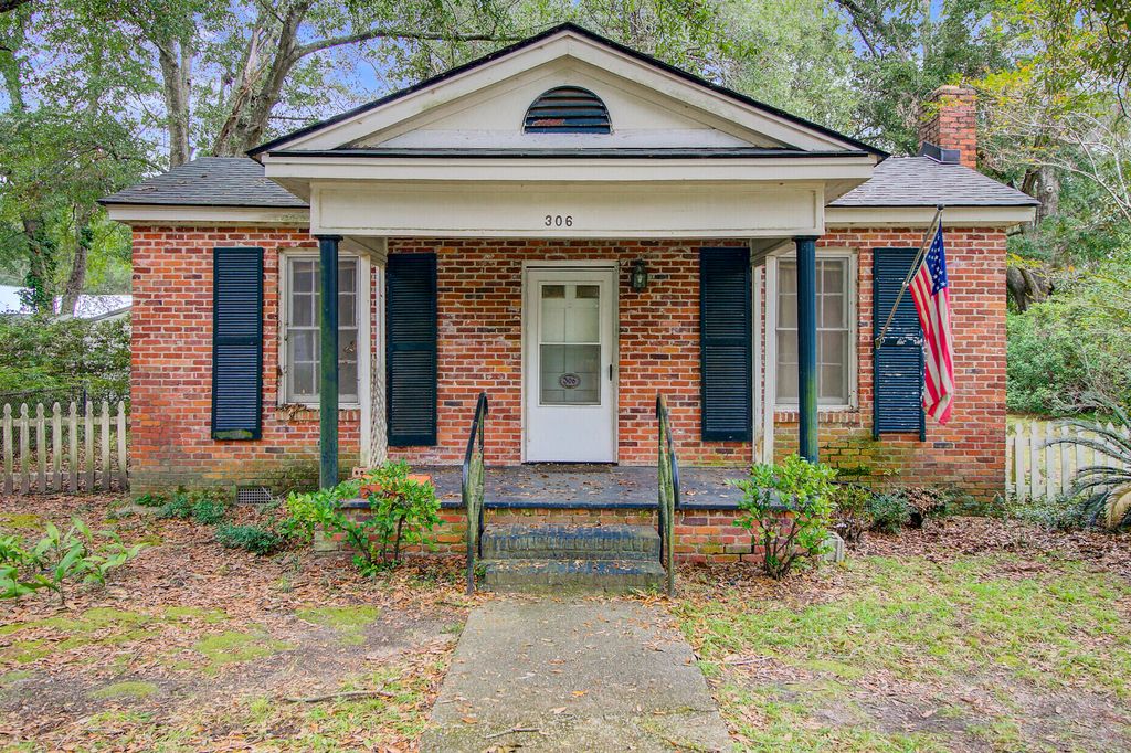 Photo of 306 Perry Road, Walterboro, SC 29488 (MLS # 25027912)