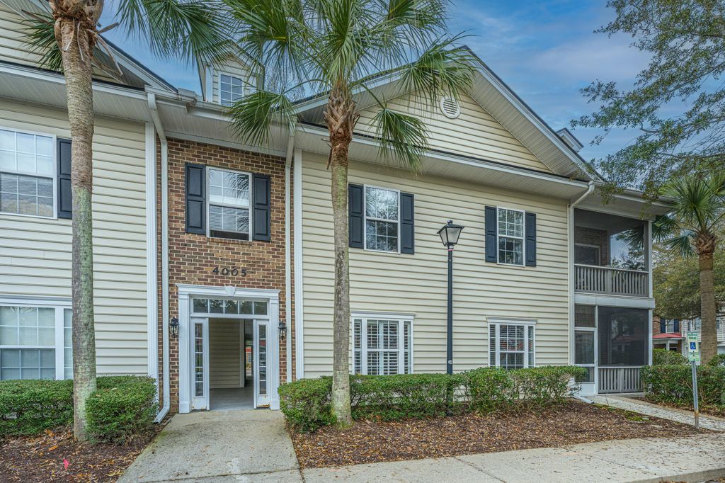 Photo of 4005 Radcliffe Place Drive #A-3, Charleston, SC 29414 (MLS # 26006051)