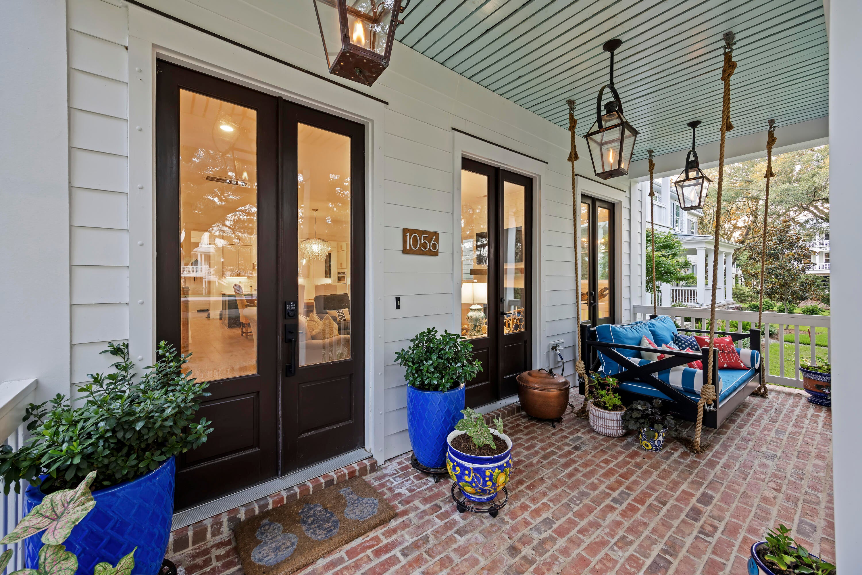 1056 Avenue Of Oaks