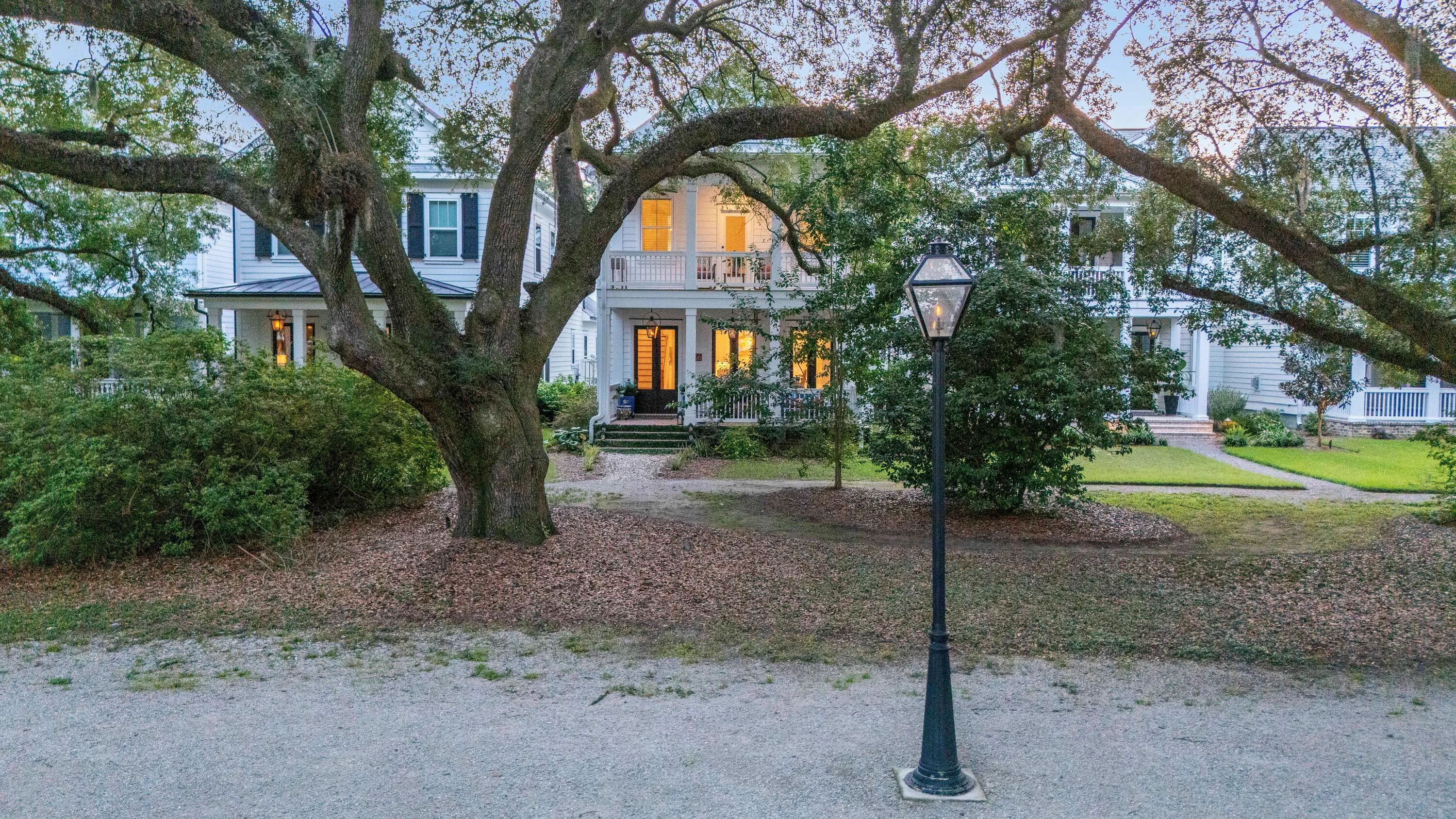 1056 Avenue Of Oaks