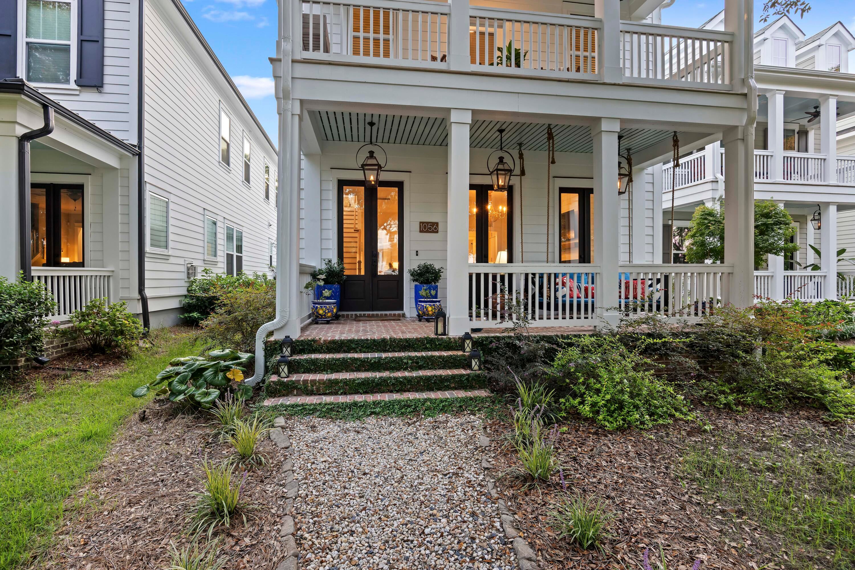 1056 Avenue Of Oaks