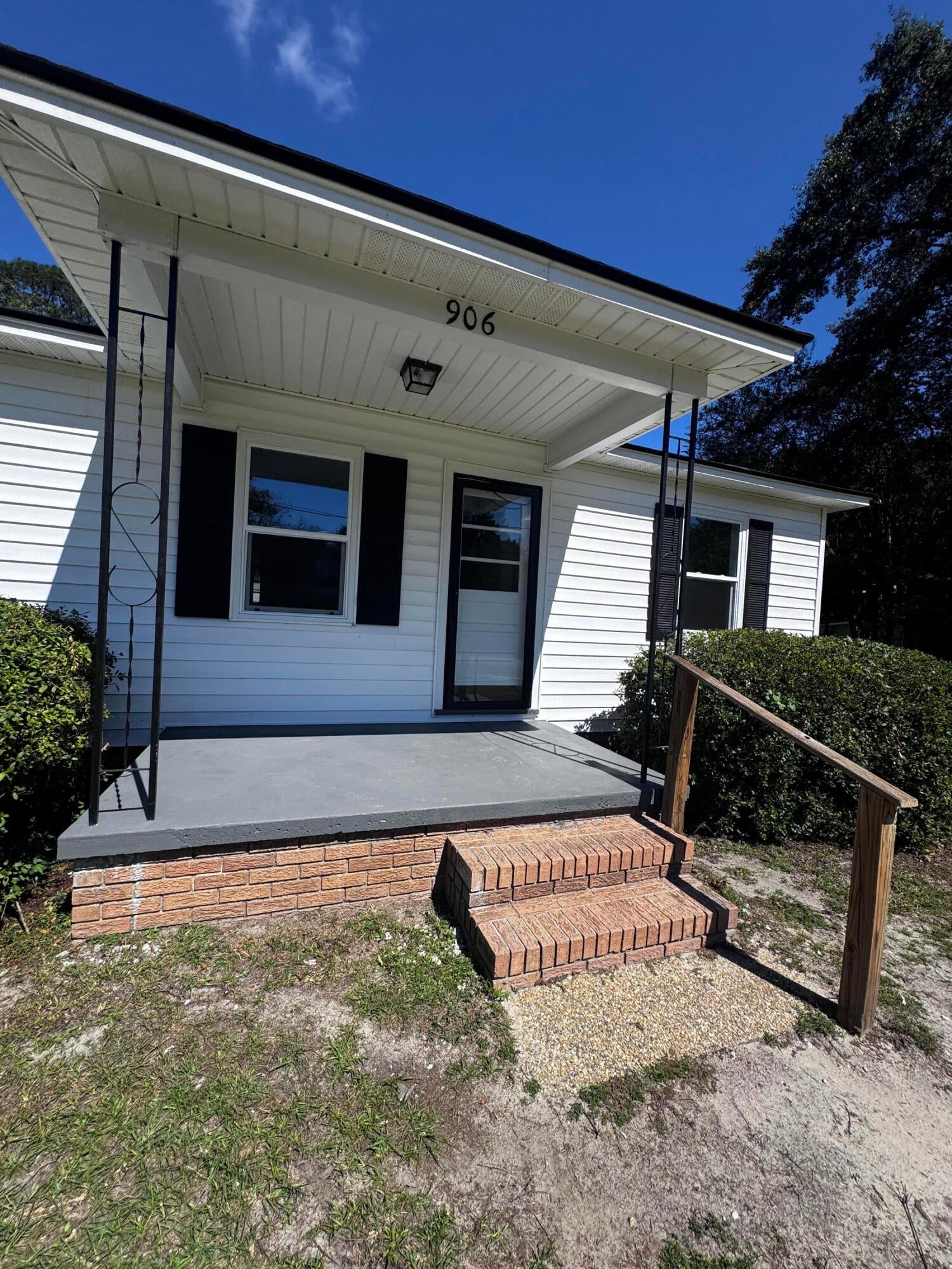 906 Poplar Street