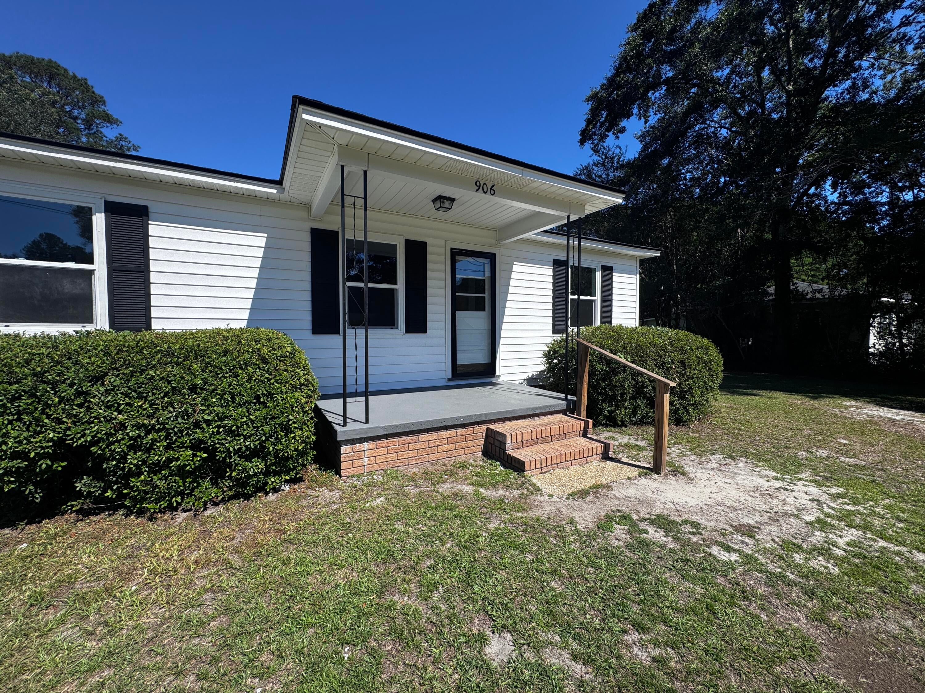 906 Poplar Street