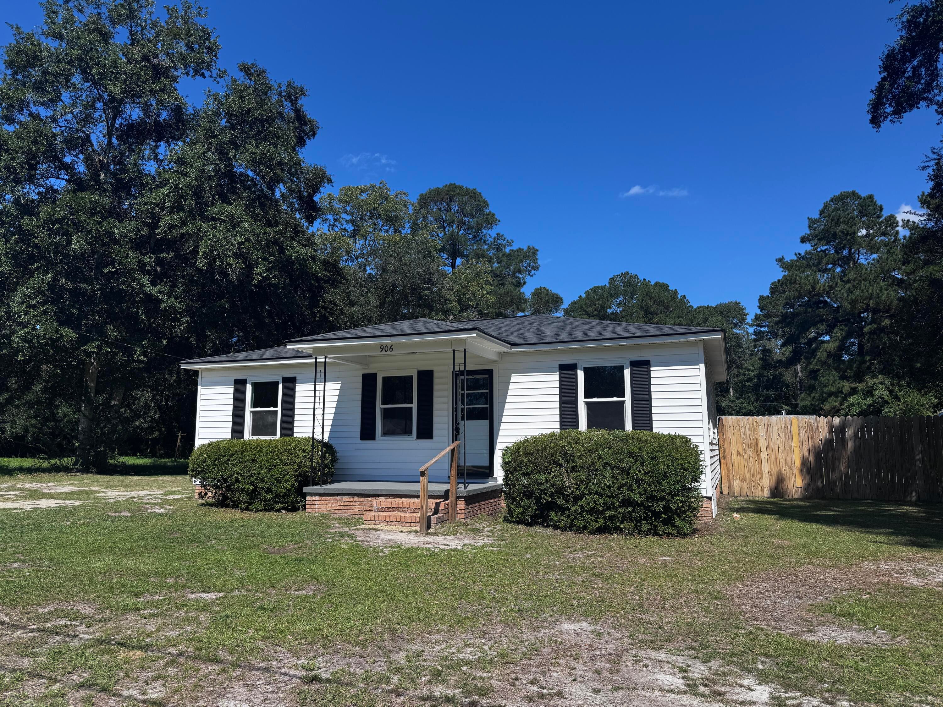 906 Poplar Street