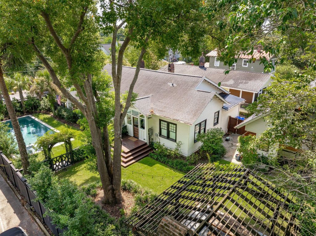 Photo of 995 Ashley Avenue, Charleston, SC 29403 (MLS # 26005158)